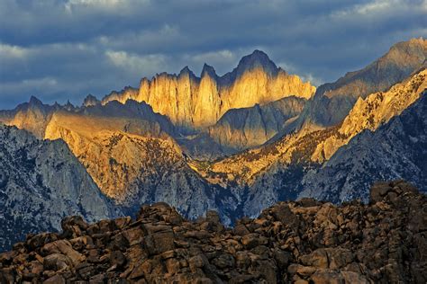 mount whitney is in which mountain range